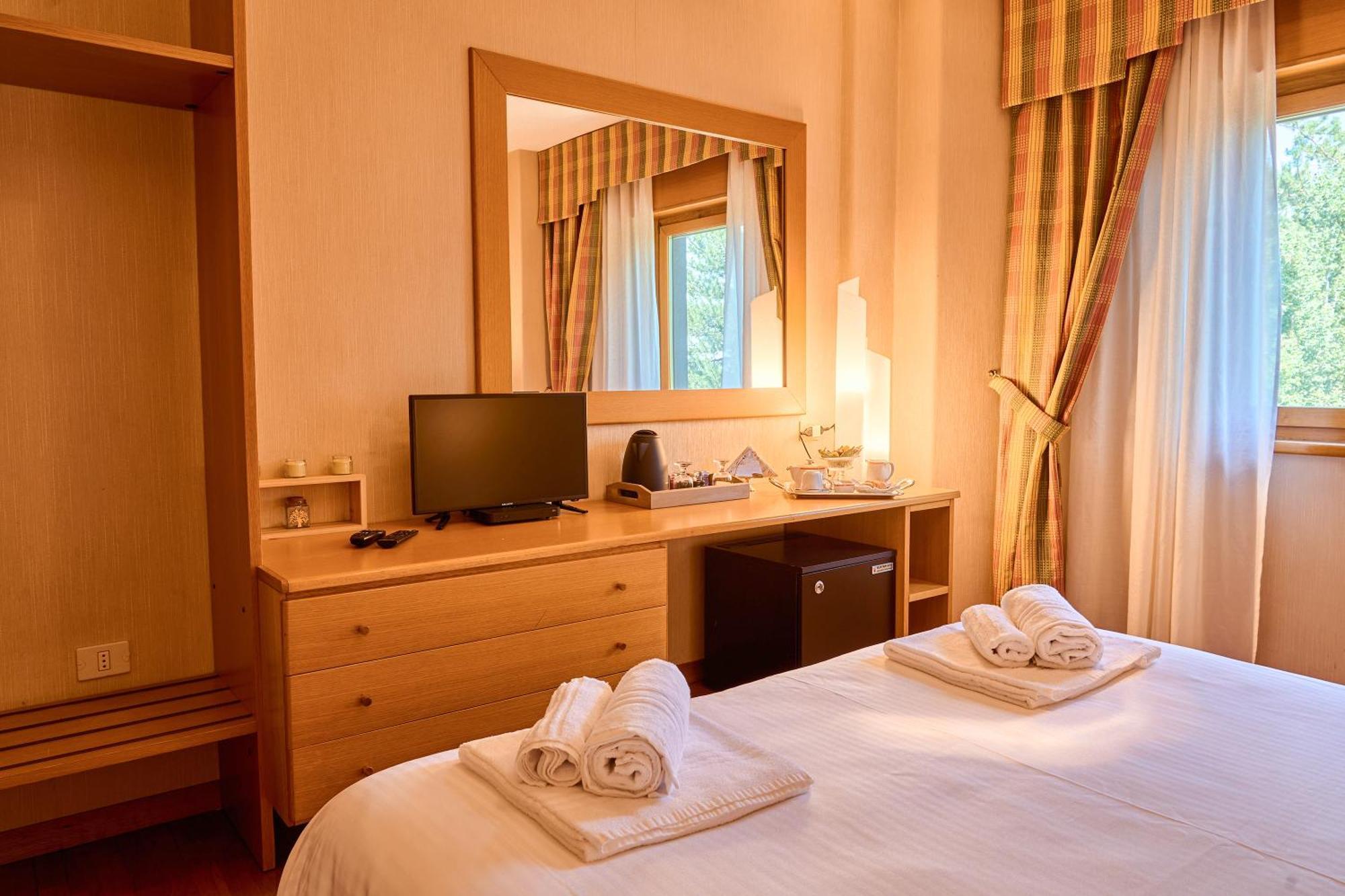 Hotel Camigliatello Камільятелло-Сілано Екстер'єр фото